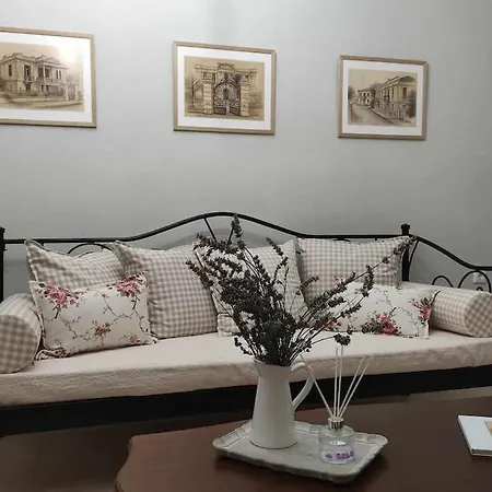 Vintage Garden House *