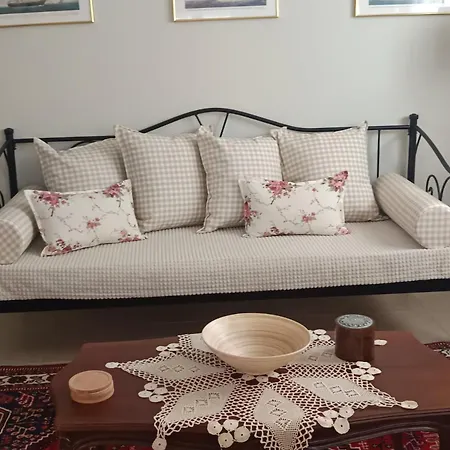 Daire Vintage Garden House